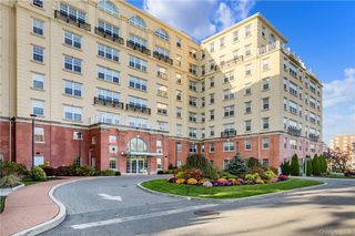 10 BYRON Place PH 814, Larchmont, NY 10538