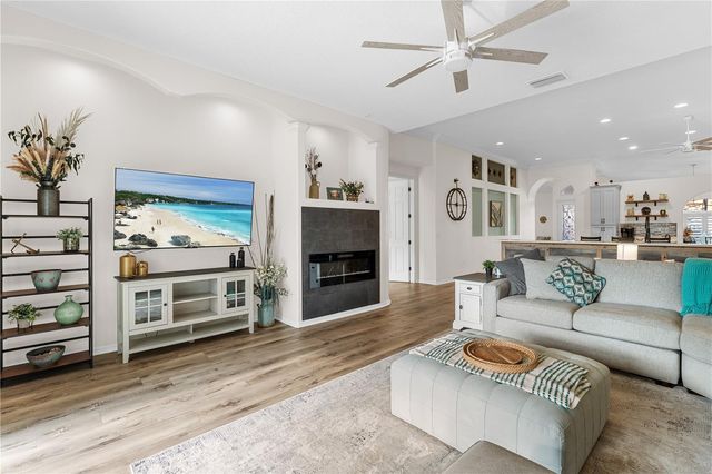 9909 KINGSHYRE WAY, Tampa, FL 33647