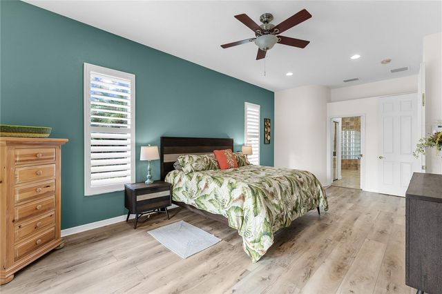 9909 KINGSHYRE WAY, Tampa, FL 33647