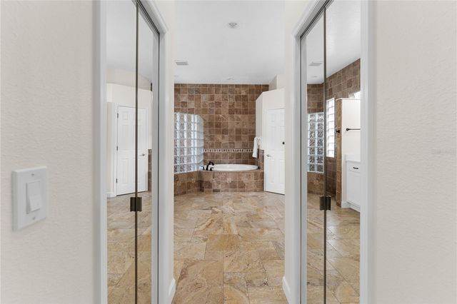 9909 KINGSHYRE WAY, Tampa, FL 33647