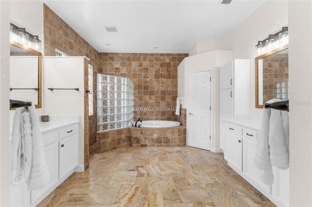 9909 KINGSHYRE WAY, Tampa, FL 33647