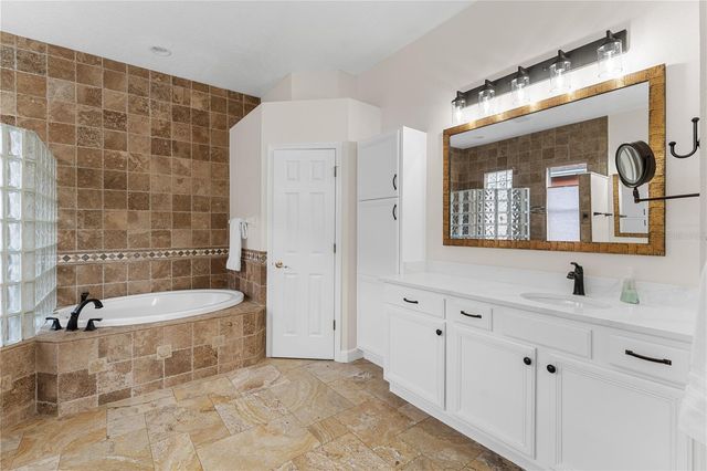 9909 KINGSHYRE WAY, Tampa, FL 33647