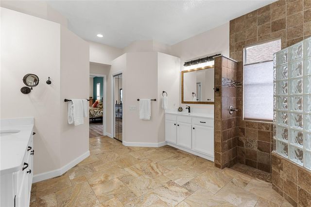 9909 KINGSHYRE WAY, Tampa, FL 33647