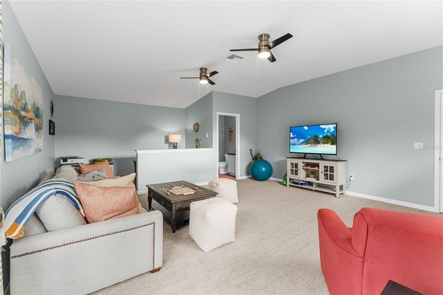 9909 KINGSHYRE WAY, Tampa, FL 33647