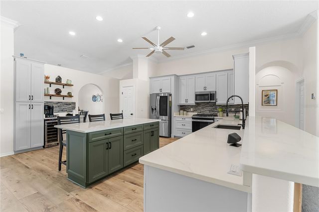 9909 KINGSHYRE WAY, Tampa, FL 33647