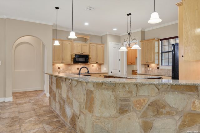249 Legacy Trail, La Vernia, TX 78121