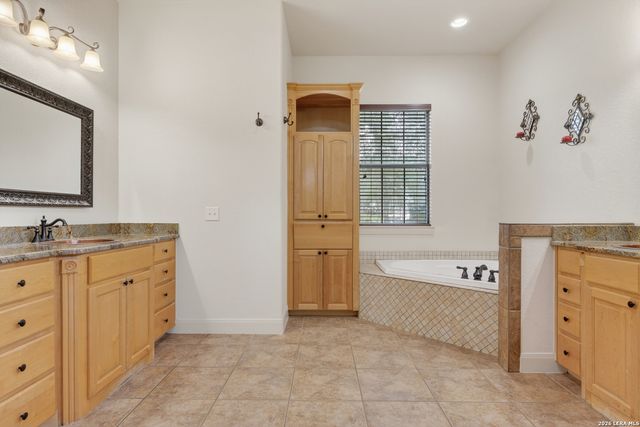 249 Legacy Trail, La Vernia, TX 78121