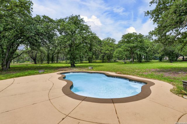 249 Legacy Trail, La Vernia, TX 78121