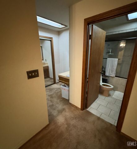 6020 Medio Luna Avenue, Bakersfield, CA 93306