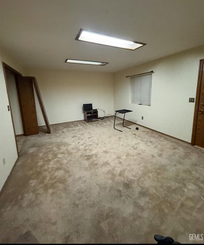 6020 Medio Luna Avenue, Bakersfield, CA 93306