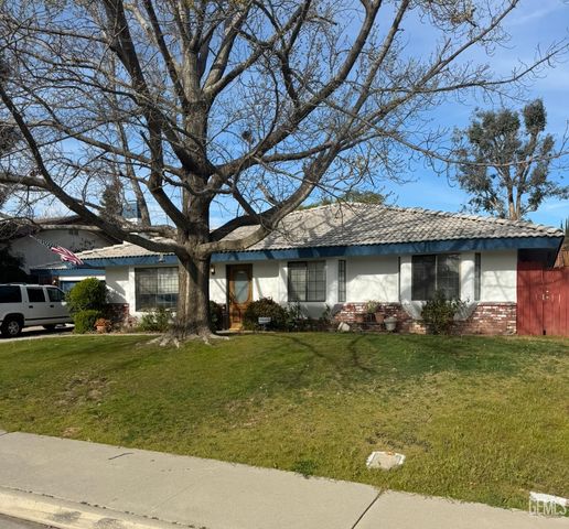 6020 Medio Luna Avenue, Bakersfield, CA 93306