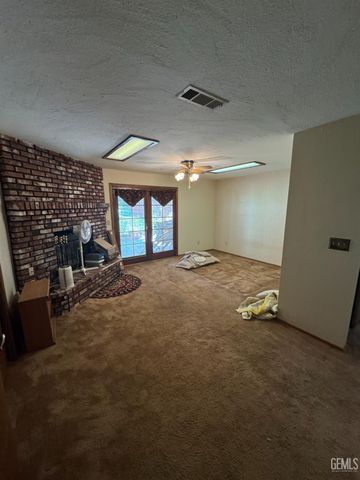 6020 Medio Luna Avenue, Bakersfield, CA 93306