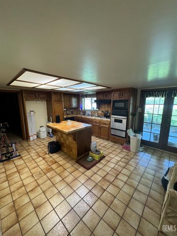 6020 Medio Luna Avenue, Bakersfield, CA 93306