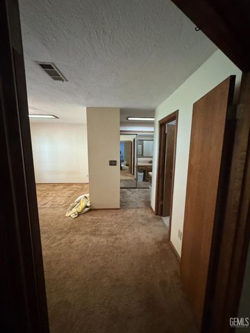 6020 Medio Luna Avenue, Bakersfield, CA 93306