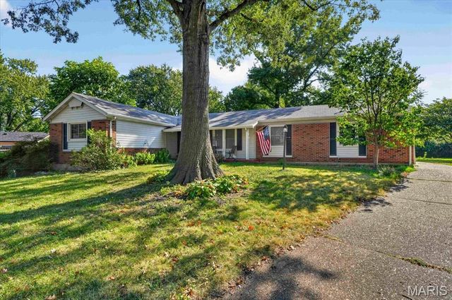 2952 New Castle Drive, Florissant, MO 63033