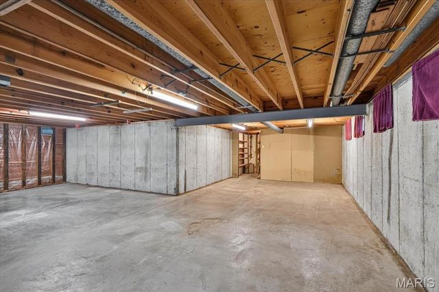 2952 New Castle Drive, Florissant, MO 63033