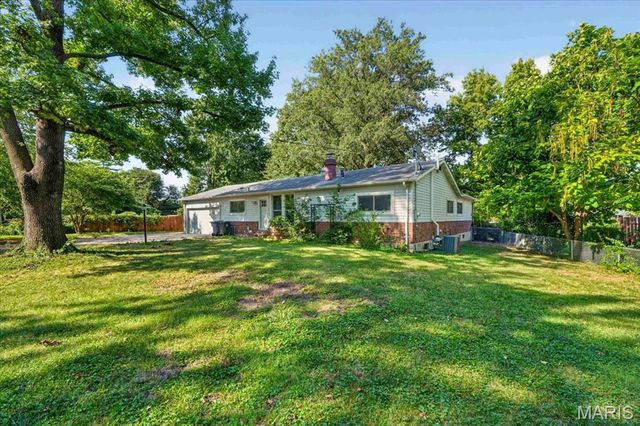 2952 New Castle Drive, Florissant, MO 63033