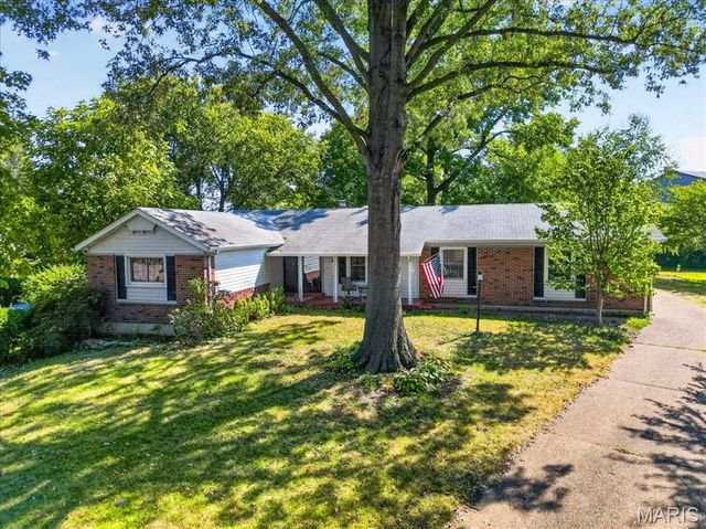 2952 New Castle Drive, Florissant, MO 63033