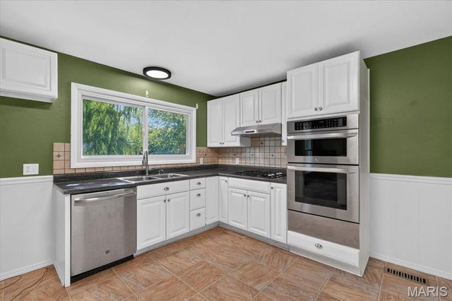 2952 New Castle Drive, Florissant, MO 63033