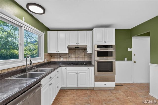 2952 New Castle Drive, Florissant, MO 63033