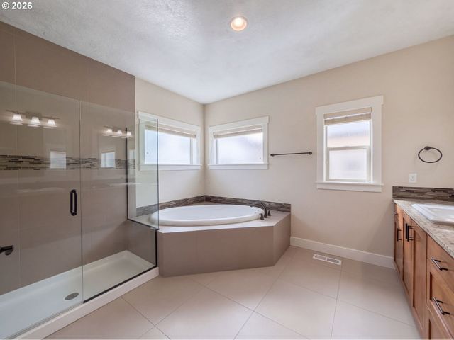 15134 Nw MARIE Way, Portland, OR 97229
