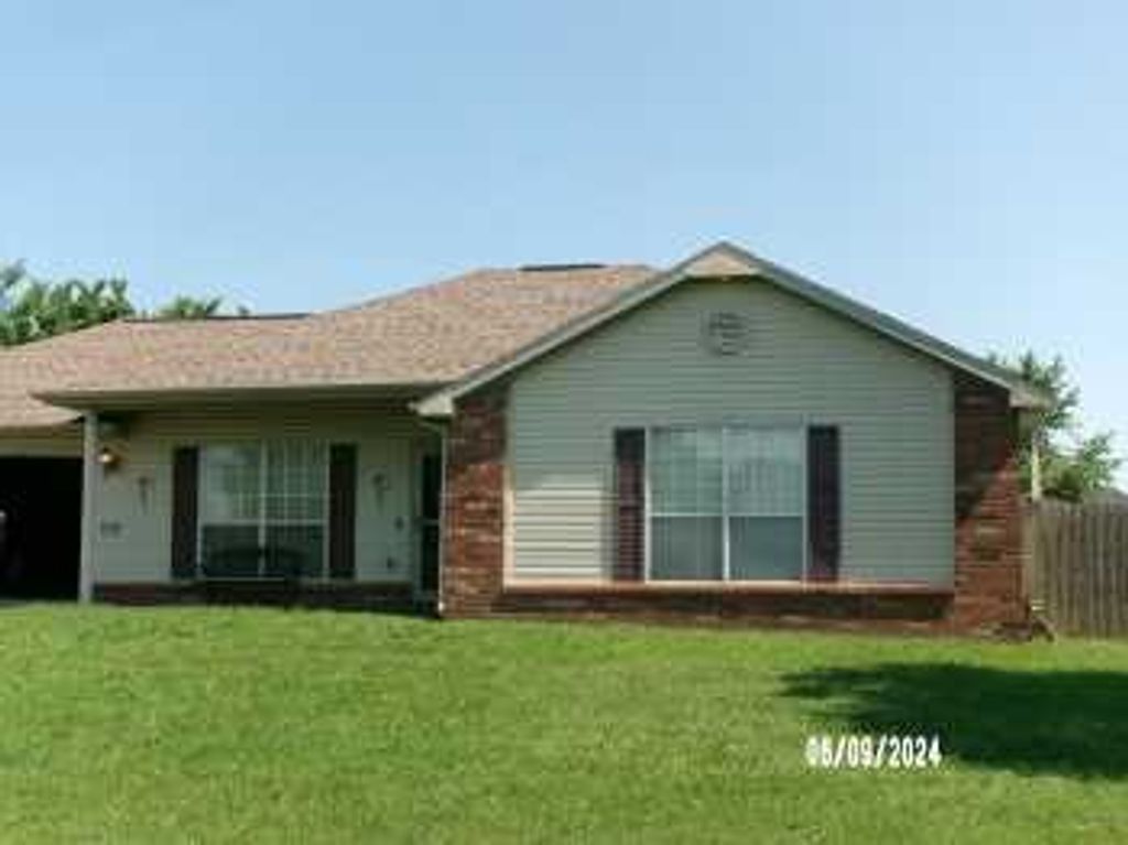 608 Barbara Avenue, Lowell, AR 72745