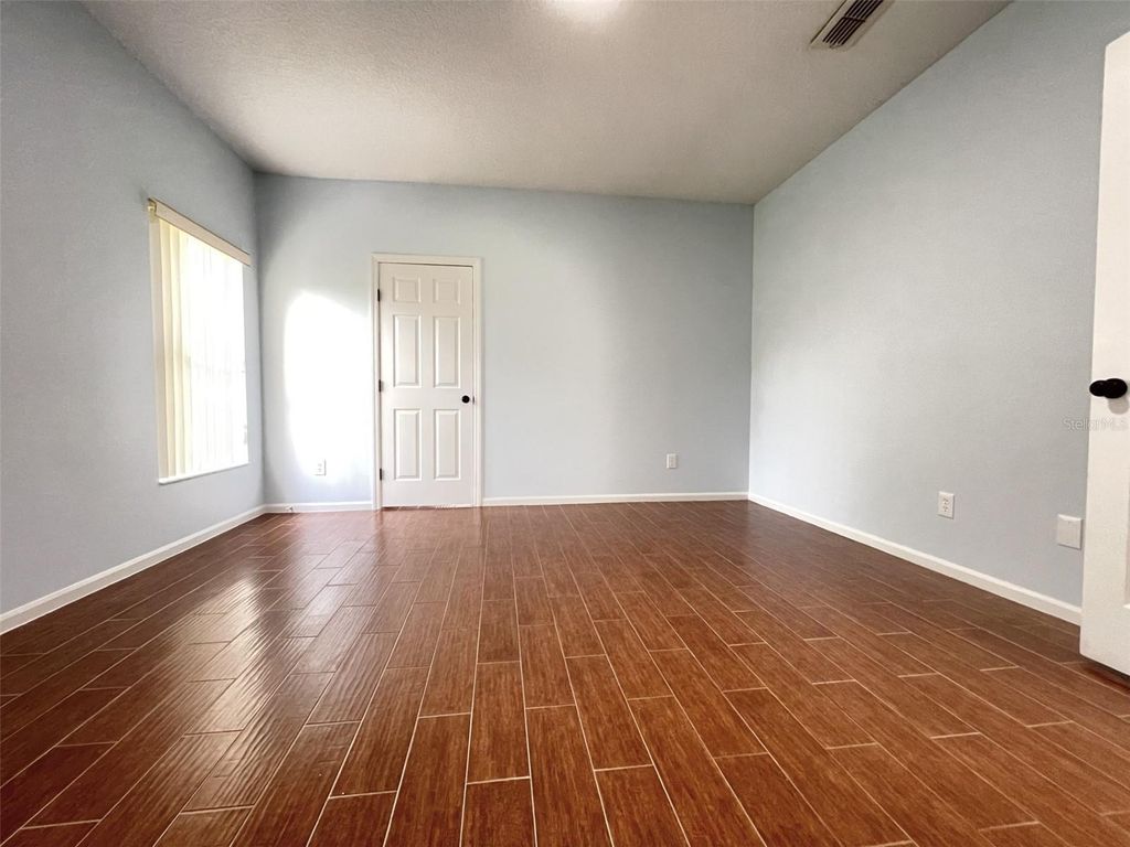 Image 14 of property listing at 2809 FALLING TREE CIRCLE, Orlando, FL 32837