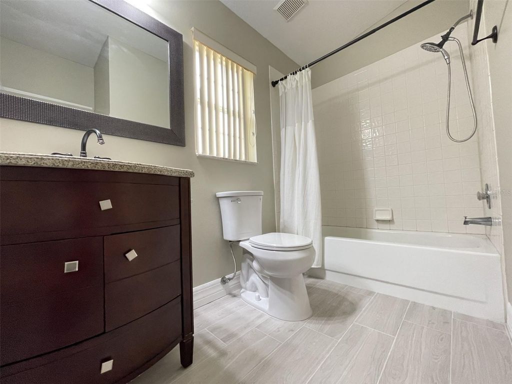 Image 15 of property listing at 2809 FALLING TREE CIRCLE, Orlando, FL 32837