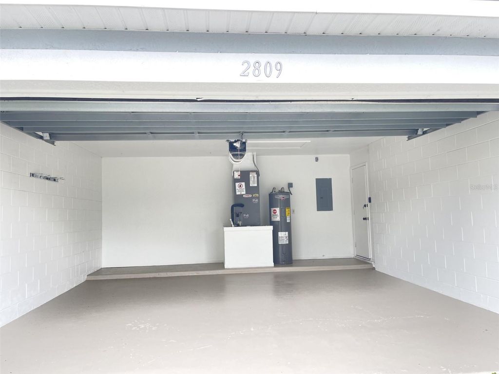 Image 16 of property listing at 2809 FALLING TREE CIRCLE, Orlando, FL 32837