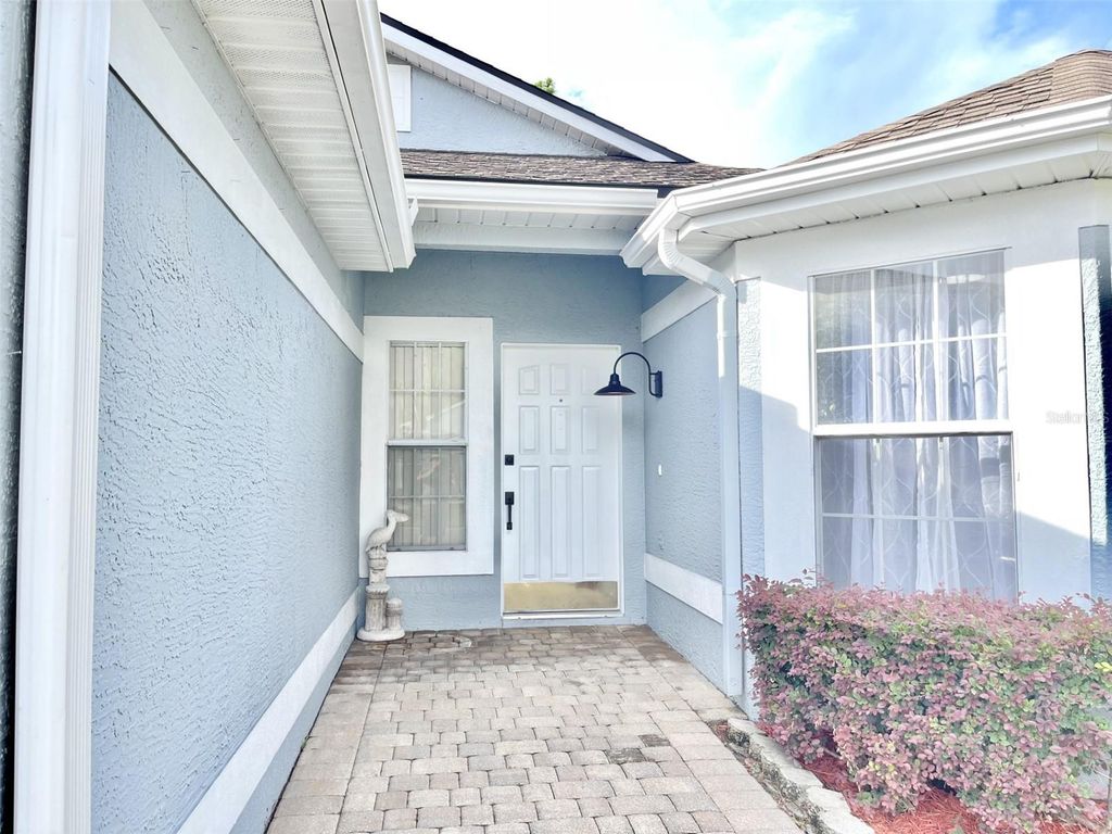 Image 4 of property listing at 2809 FALLING TREE CIRCLE, Orlando, FL 32837