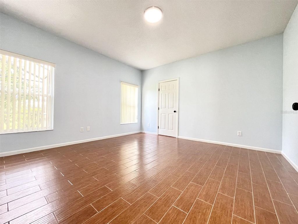 Image 10 of property listing at 2809 FALLING TREE CIRCLE, Orlando, FL 32837