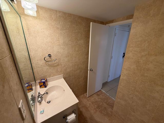 19390 COLLINS Avenue 1405, Sunny Isles Beach, FL 33160