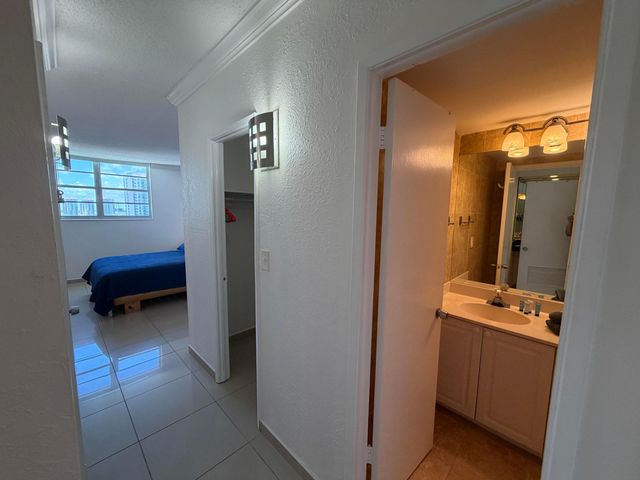 19390 COLLINS Avenue 1405, Sunny Isles Beach, FL 33160