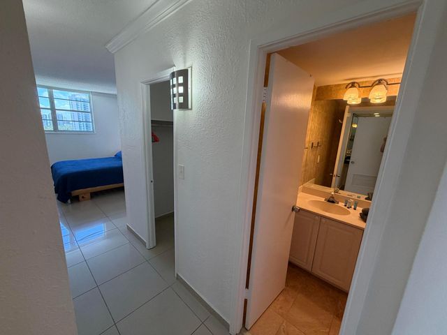 19390 COLLINS Avenue 1405, Sunny Isles Beach, FL 33160