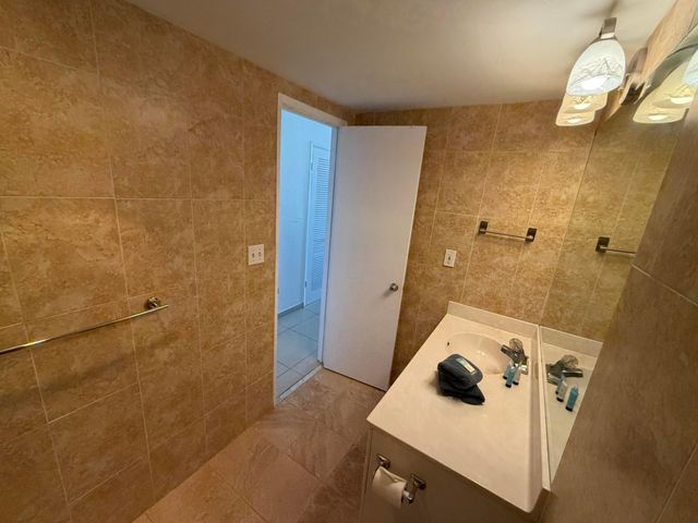 19390 COLLINS Avenue 1405, Sunny Isles Beach, FL 33160