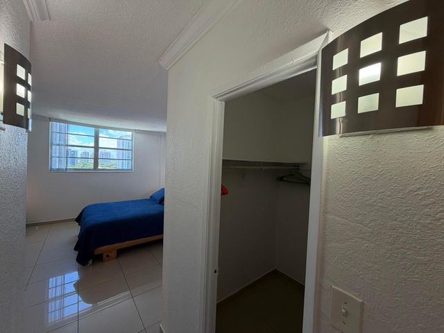 19390 COLLINS Avenue 1405, Sunny Isles Beach, FL 33160