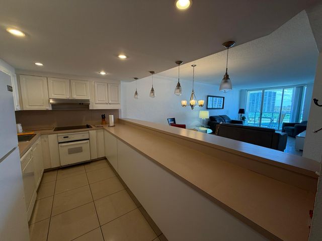 19390 COLLINS Avenue 1405, Sunny Isles Beach, FL 33160