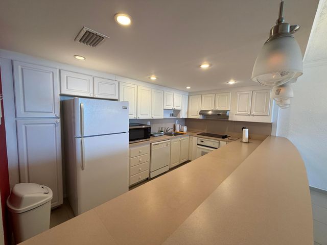 19390 COLLINS Avenue 1405, Sunny Isles Beach, FL 33160