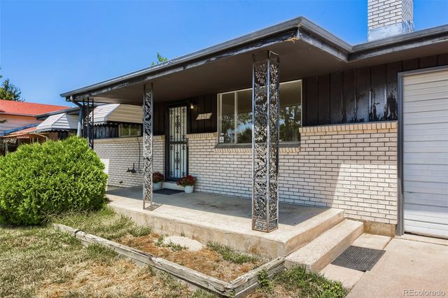 392 S Peoria Circle, Aurora, CO 80012