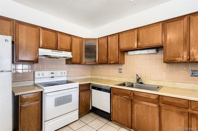 392 S Peoria Circle, Aurora, CO 80012