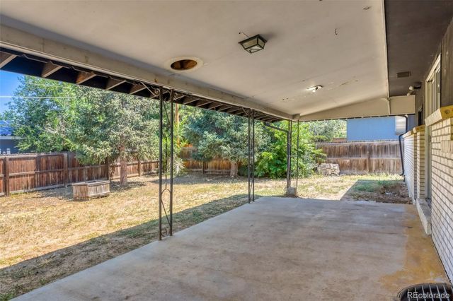 392 S Peoria Circle, Aurora, CO 80012