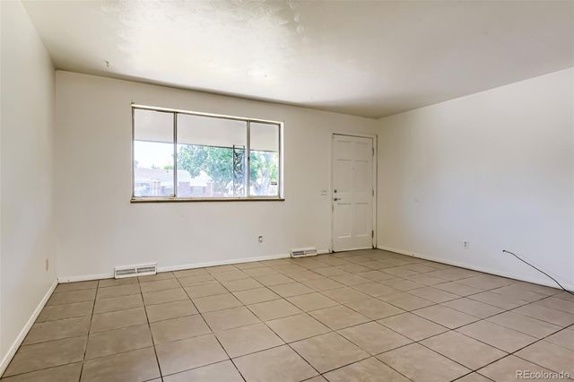 392 S Peoria Circle, Aurora, CO 80012