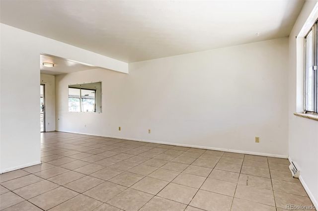 392 S Peoria Circle, Aurora, CO 80012
