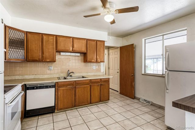 392 S Peoria Circle, Aurora, CO 80012