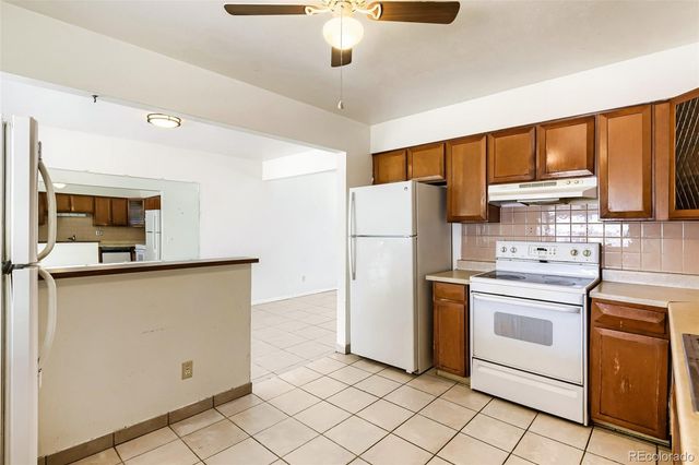 392 S Peoria Circle, Aurora, CO 80012