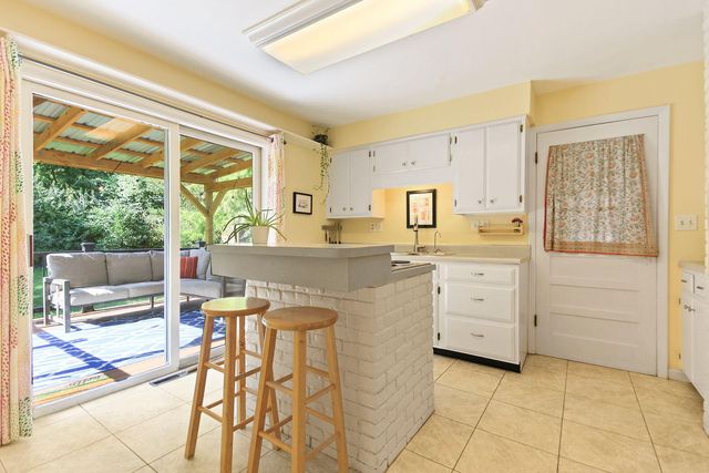 912 W ROLLINS RD, Columbia, MO 65203