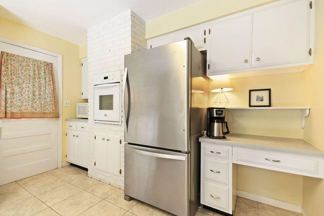 912 W ROLLINS RD, Columbia, MO 65203