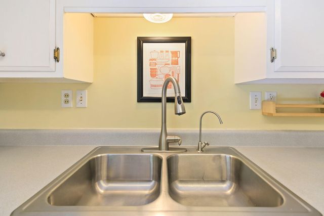 912 W ROLLINS RD, Columbia, MO 65203