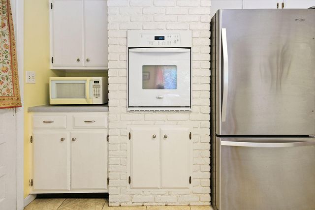912 W ROLLINS RD, Columbia, MO 65203