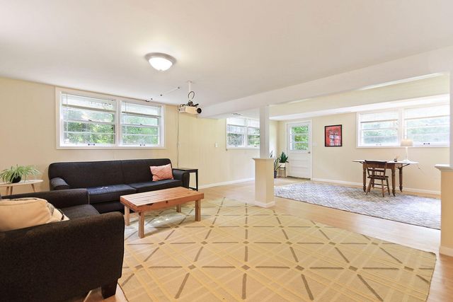 912 W ROLLINS RD, Columbia, MO 65203